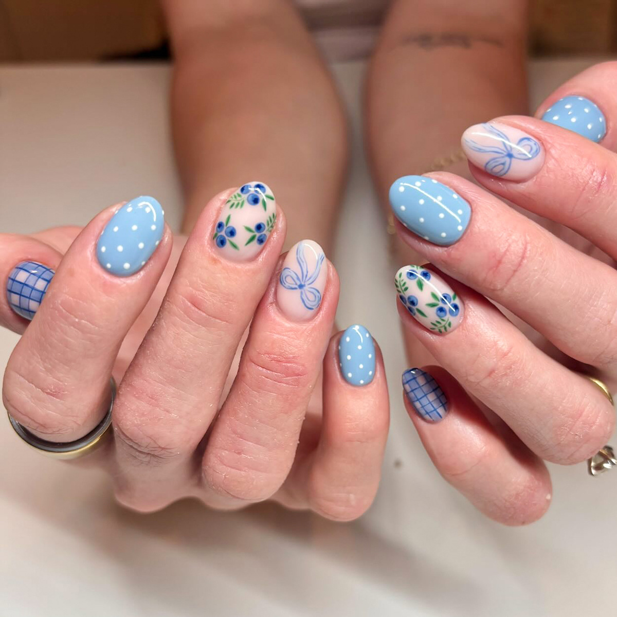 Nail Art Simple - 24pcs Short Almond Press on Nails